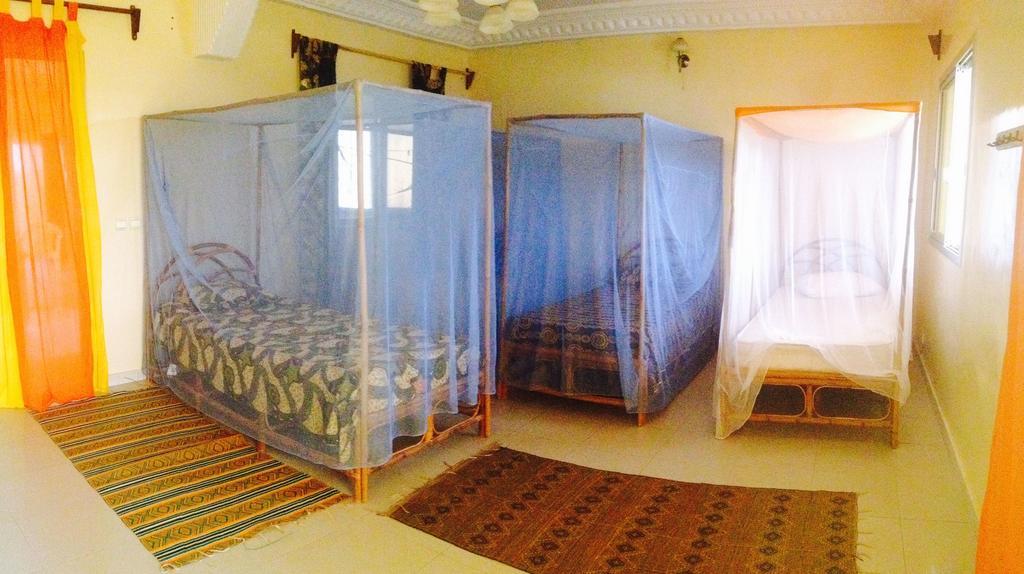Ker Jahkarlo Hotel Yof Bagian luar foto