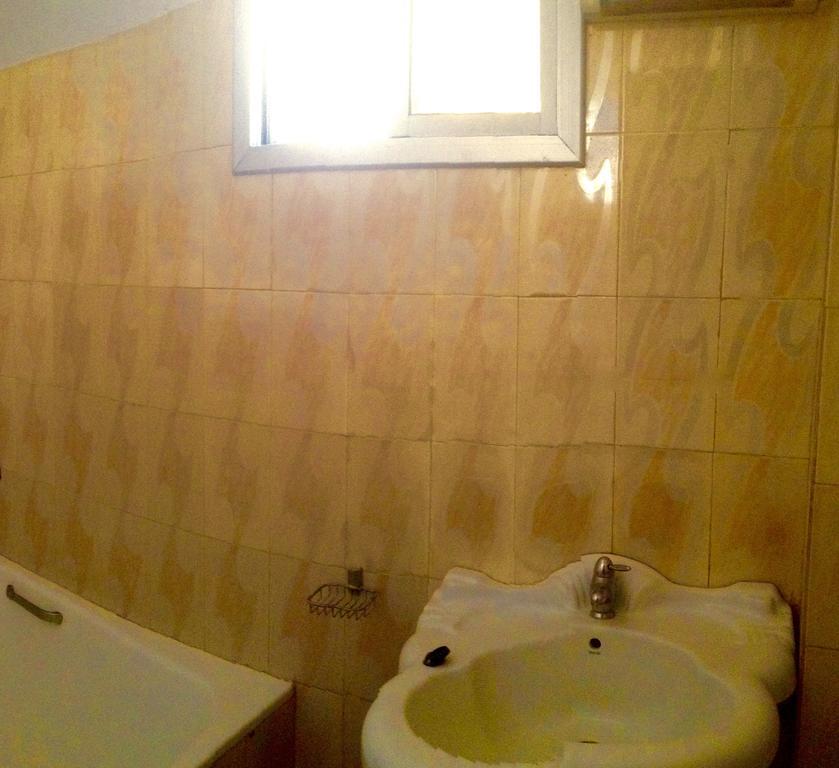 Ker Jahkarlo Hotel Yof Bagian luar foto