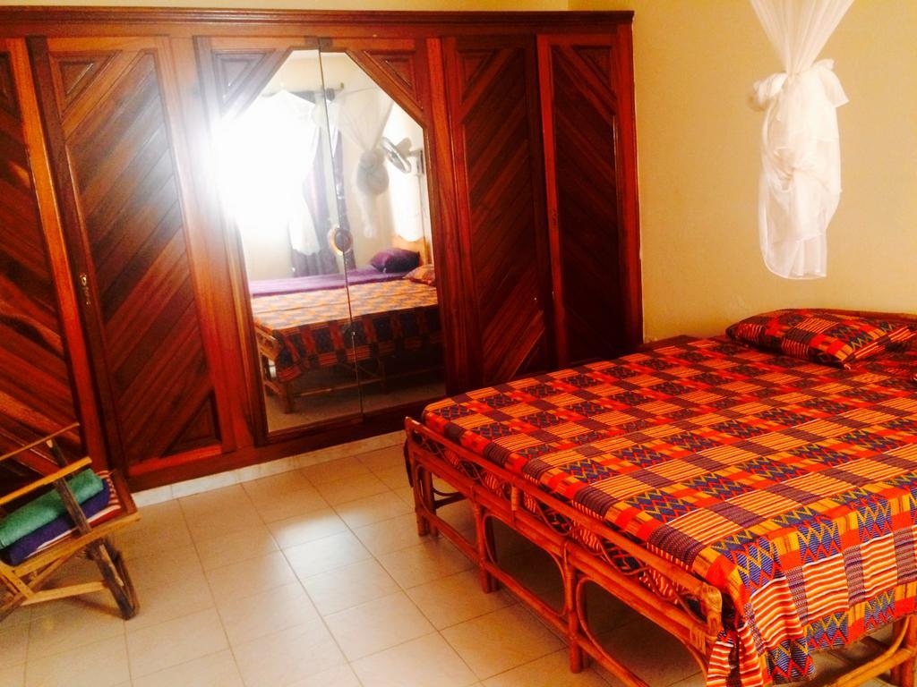 Ker Jahkarlo Hotel Yof Bagian luar foto