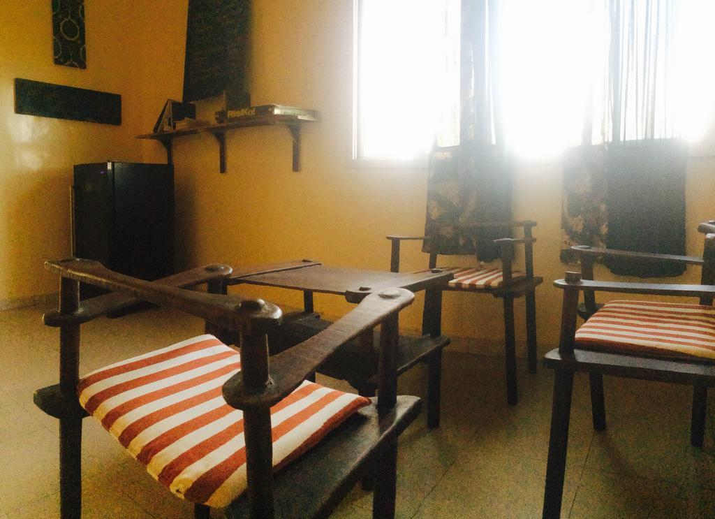 Ker Jahkarlo Hotel Yof Bagian luar foto