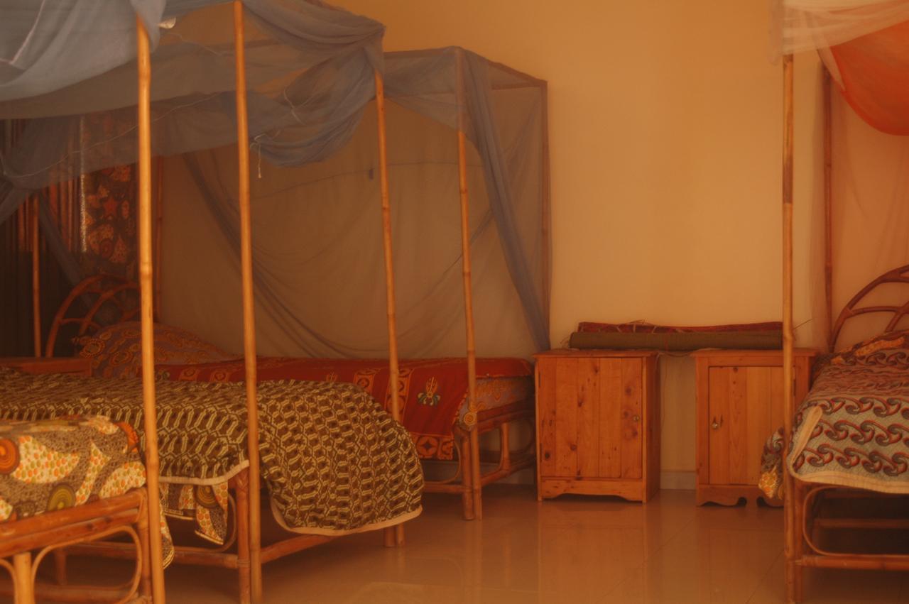 Ker Jahkarlo Hotel Yof Bagian luar foto