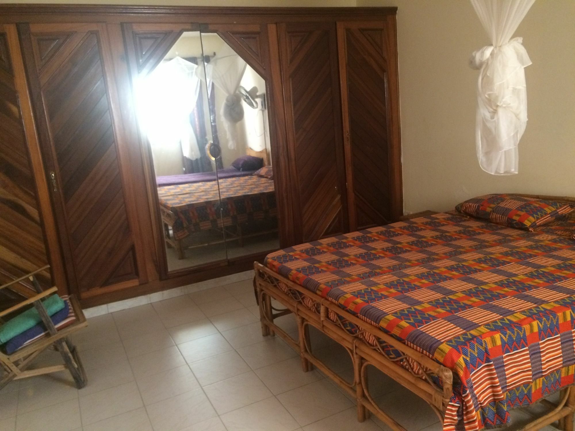 Ker Jahkarlo Hotel Yof Bagian luar foto